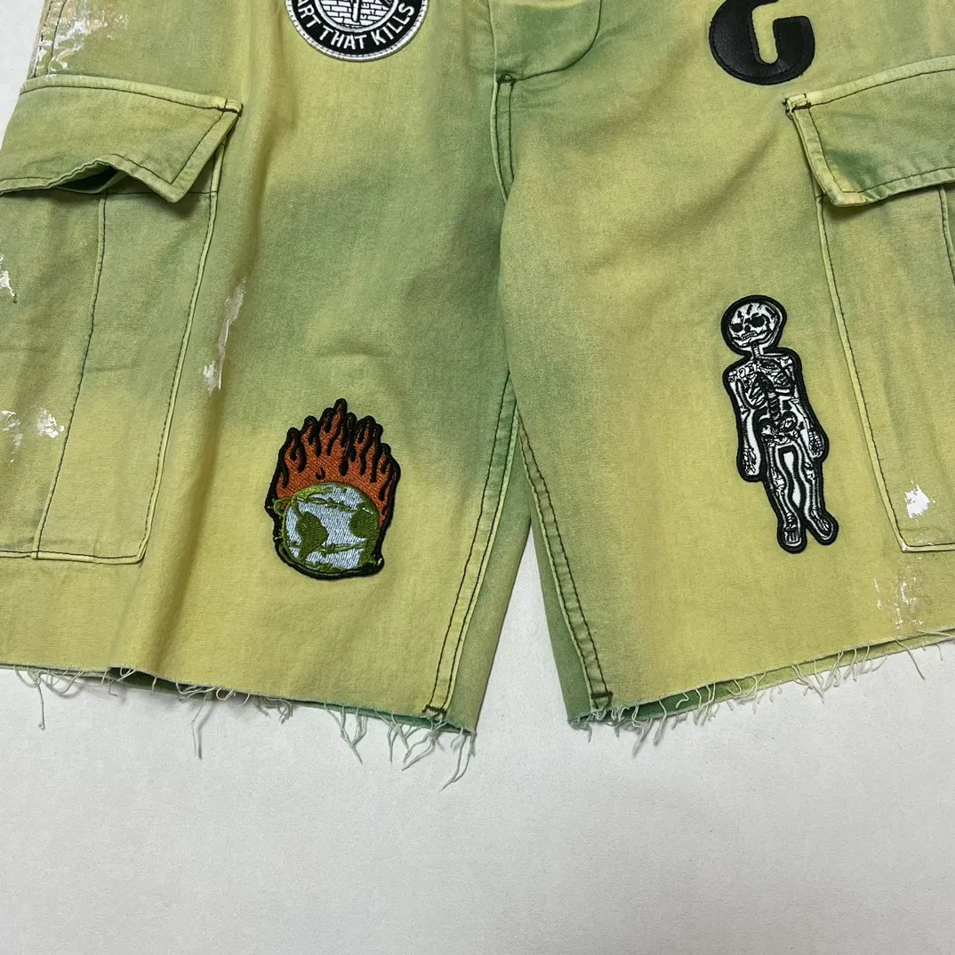 GALLERY DEPT. KENZIE FATIGUE CARGO SHORTS Patch embroidered shorts, distressed ink-splashed overalls, olive green size 30/32/34/36, heavy wash garment dyeing, jetted horse fade, washed and distressed products, each piece is slightly different, each piece is a work of art, Shimada machine embroidery, hand-splashed ink graffiti